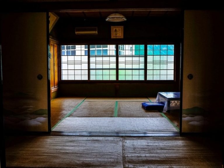 Why Do Japanese Sleep On The Floor?