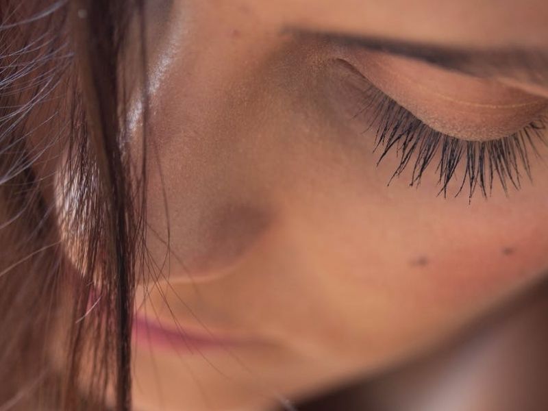 How to Sleep with Eyelash Extensions